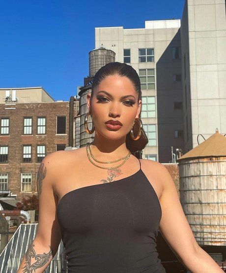 Maxine Ashley hot model photos