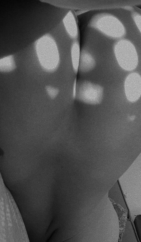 Tzouma Mym model sexy photo