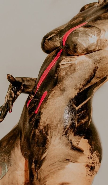 Ihasqueen hot actress img