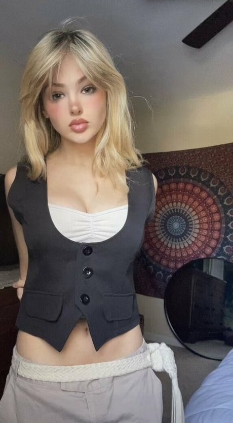 Ember Vail exclusive actress pics