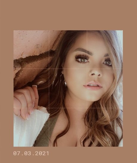 Lilly Zamora sex model img