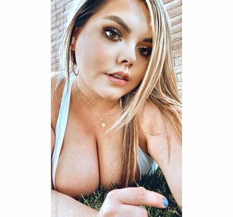 Lilly Zamora nude actress photo