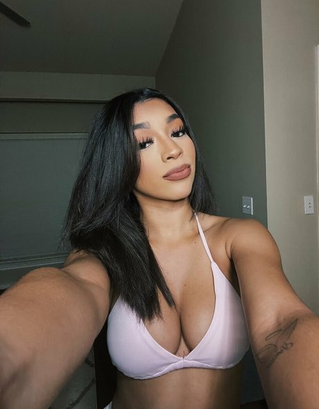 bryonceee top model picture