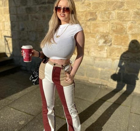 Amber R Brightman hot star pictures