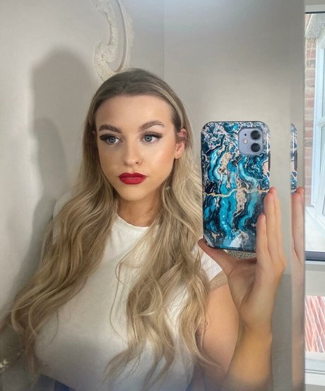 Amber R Brightman nudes model photo