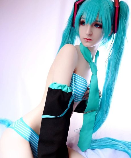 Holly White nude pornstar image