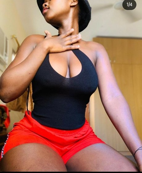 Kellytumtum star sexy photos