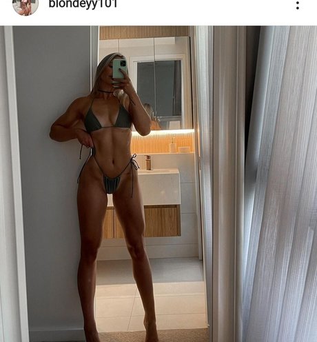 Blondeyy101 model top pic