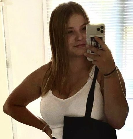 Aline Zwahlen hot star img