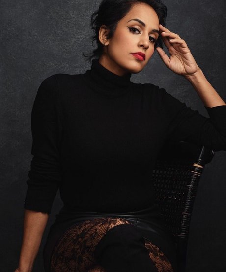 Agam Darshi nice star photo