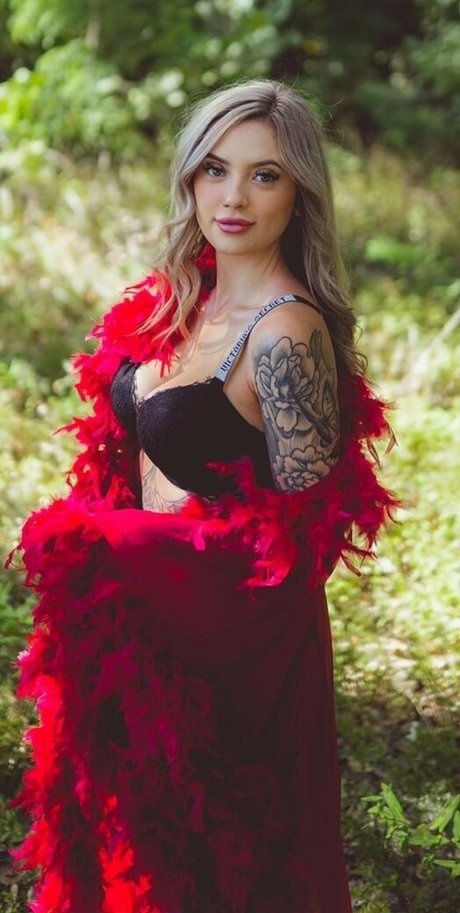 Cassidy June art model archive