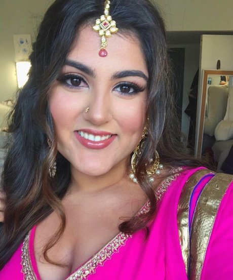 Sanjana perfect actress pictures