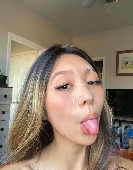 dreamyasiangirl nude model picture