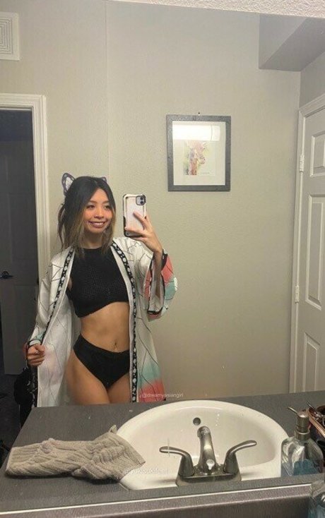 dreamyasiangirl art model image