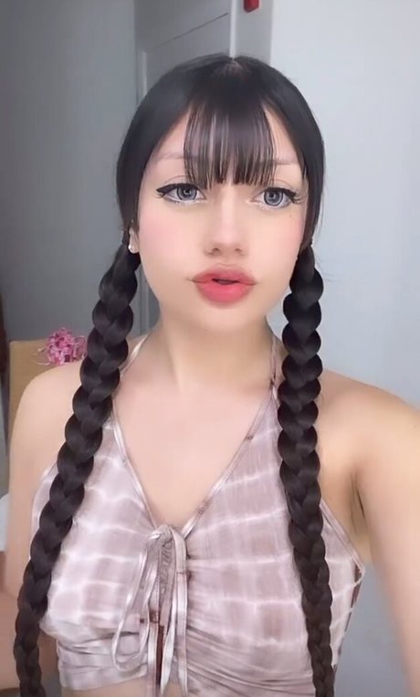 Yozani adult model pictures