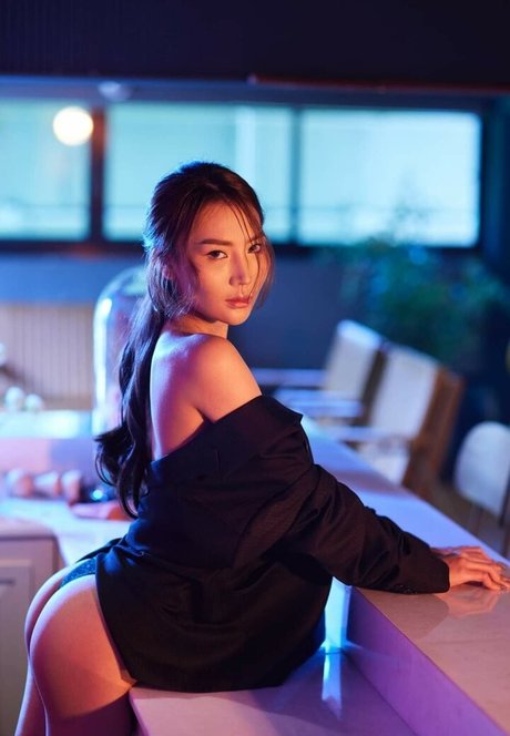 Watsamon model sexy images