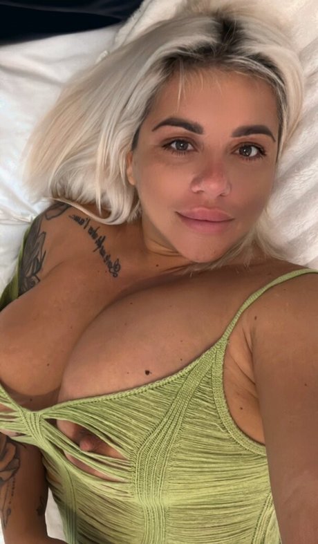 Raluval model pornographic picture