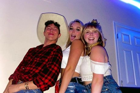 Morgan Watt erotic model archive