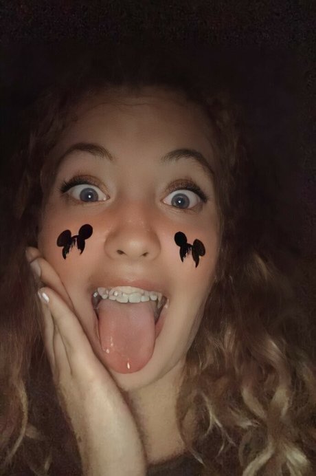 cumslut val model porn archive