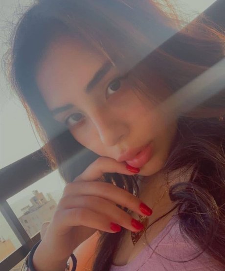 Miriam Tay star high quality photos