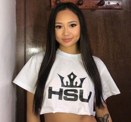 Meowgii pornstar erotic img