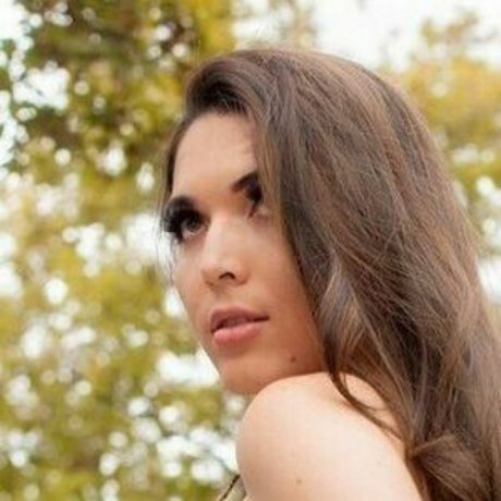 Diosaalhya model nude picture