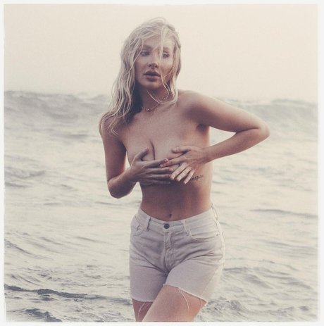 Anya Nicolodi model erotic photo