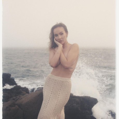 Anya Nicolodi model art img