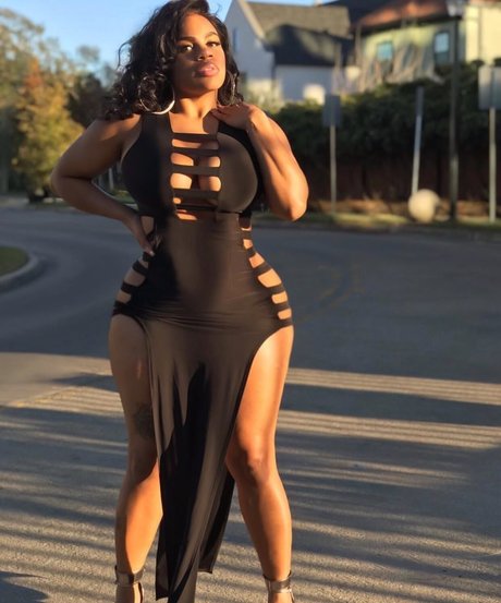 Dominique Chinn art actress pic