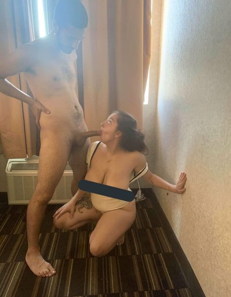 Shytheshowergrl model erotic image