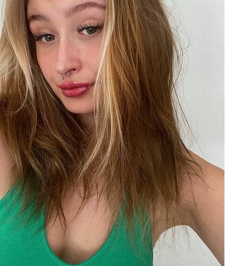 Cecilie M Paasch naked model img