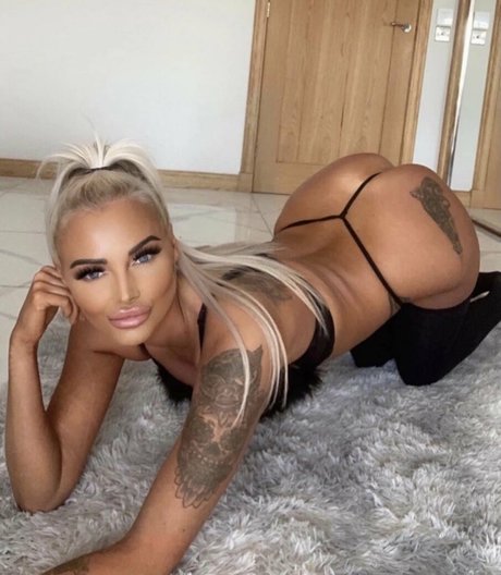 Natasha Cheri naked actress photo