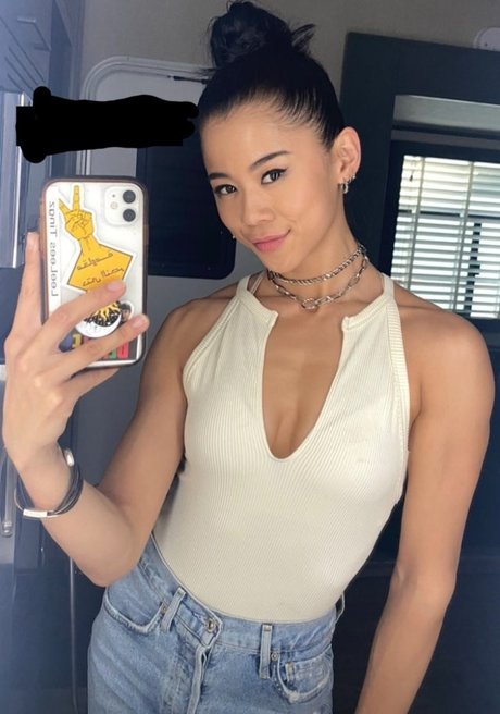 Leah Lewis star pretty gallery