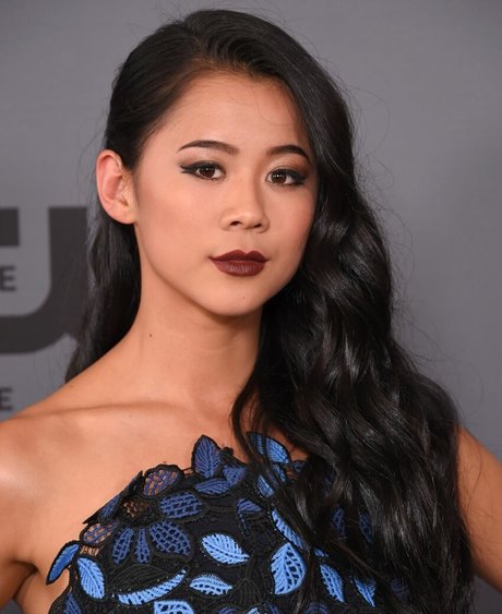 Leah Lewis best model galleries