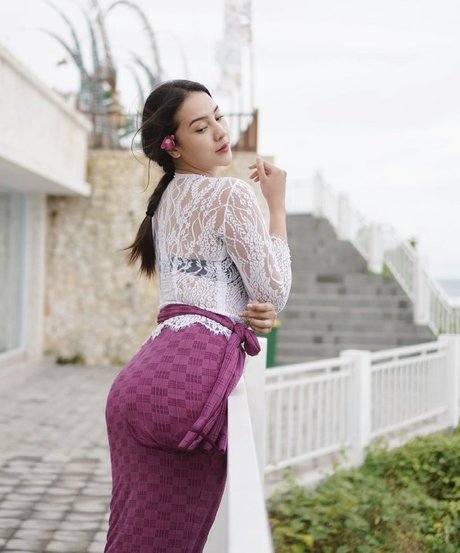 Anya Geraldine pretty star photos