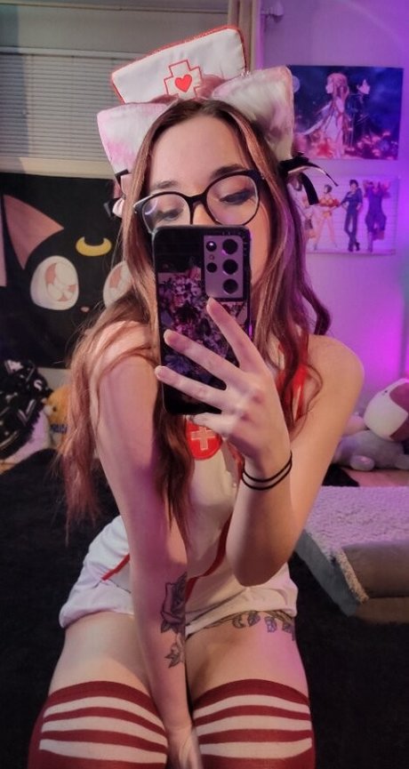 holoraevyn high quality pornstar pics