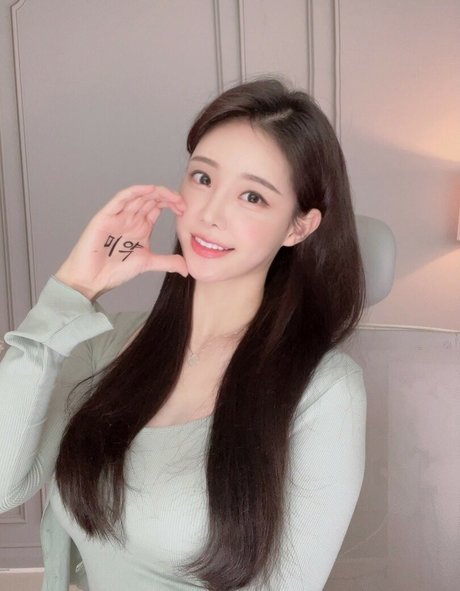 tamimi erotic model pictures