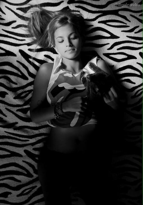 Kami Queiroz nice model photo