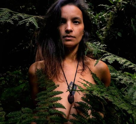 Kami Queiroz art actress picture