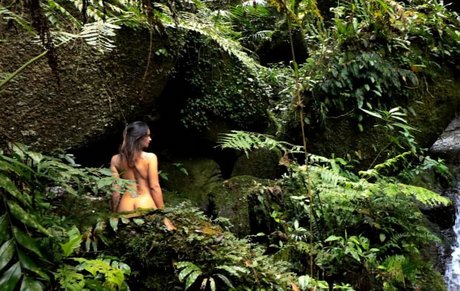 Kami Queiroz nude model galleries