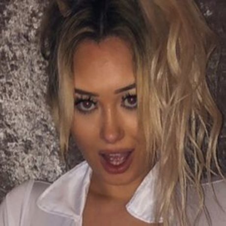 Irish amber x model hd img