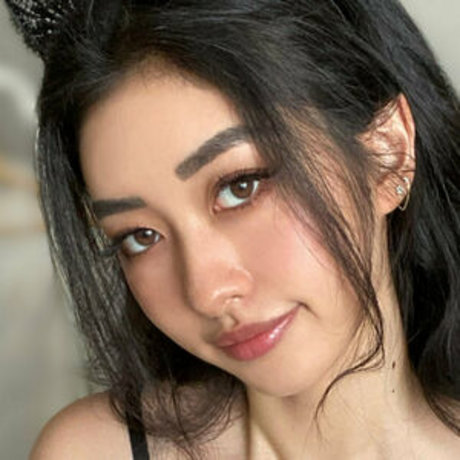 vyxia model nudes image