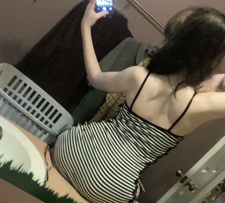 sluttylilypad model xxx pics