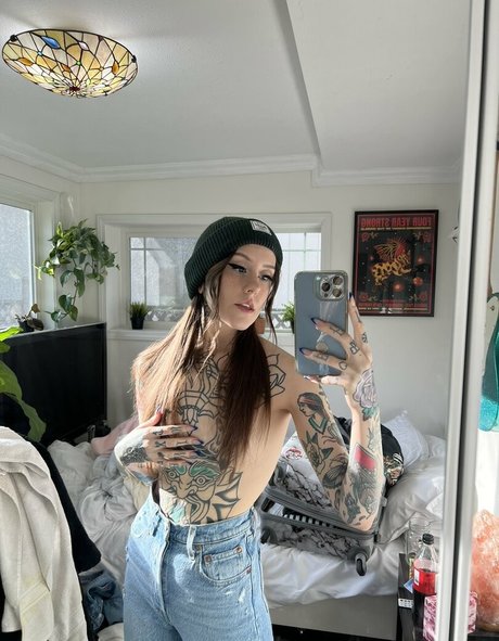 skyebluex naked star image