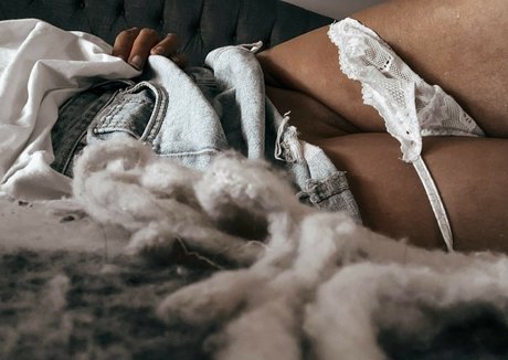 Merindah Brooke pornstar erotic image