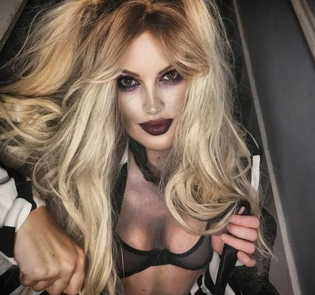 Vicki Walker model beautiful images