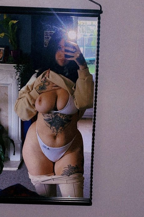 Ren Parker naked star pics