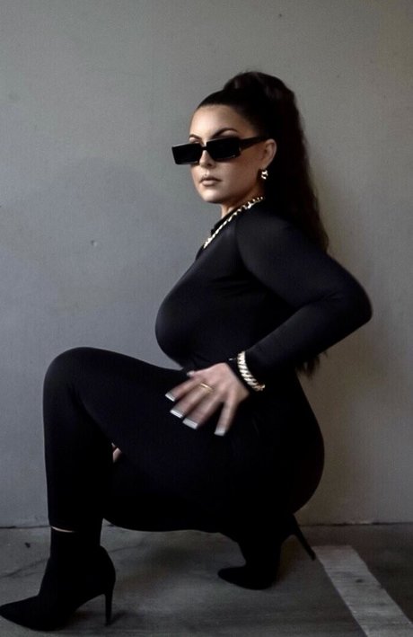 Makenzie sexy actress picture