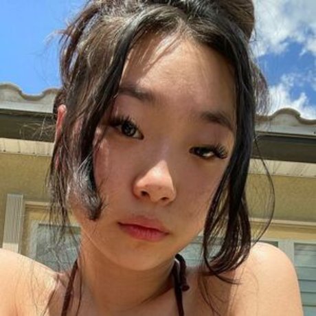 Queen hail model sexy picture