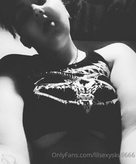 Skylar Rose Zombiez erotic model photos